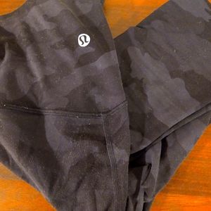 Black Camo 25" Lululemon leggings Size 0 TALL